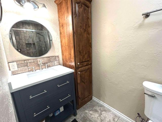 815 W D Ave, Cache, OK 73527