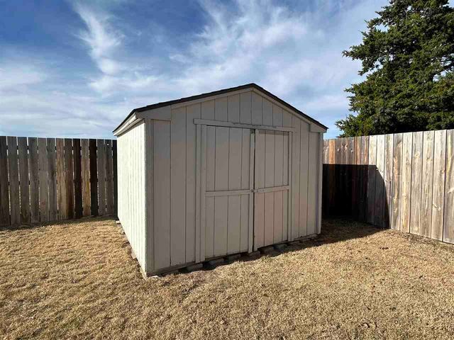 815 W D Ave, Cache, OK 73527