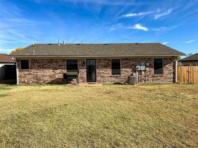 815 W D Ave, Cache, OK 73527