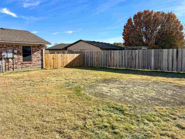 815 W D Ave, Cache, OK 73527