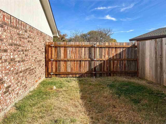 815 W D Ave, Cache, OK 73527