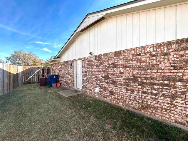 815 W D Ave, Cache, OK 73527