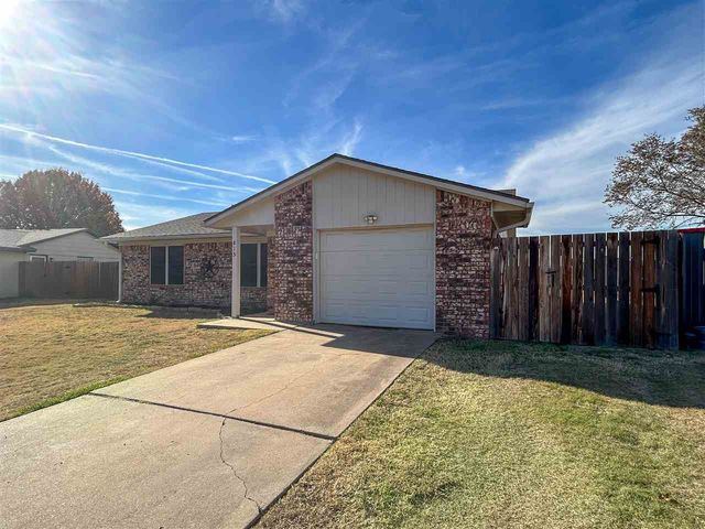 815 W D Ave, Cache, OK 73527