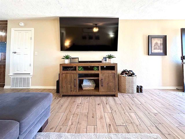 815 W D Ave, Cache, OK 73527