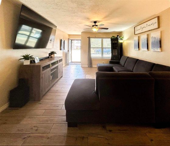 815 W D Ave, Cache, OK 73527