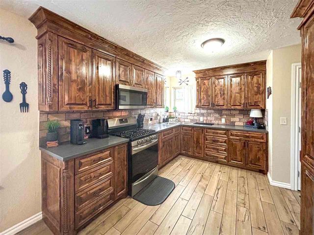 815 W D Ave, Cache, OK 73527