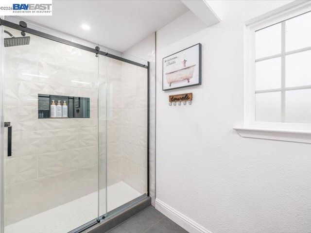 1556 Wagoner Dr, Livermore, CA 94550