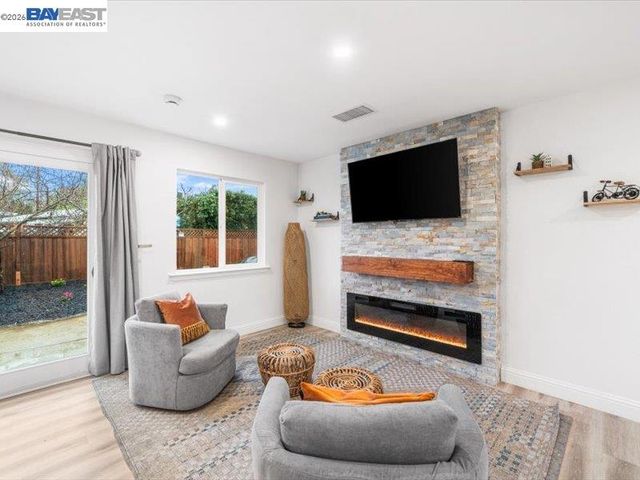 1556 Wagoner Dr, Livermore, CA 94550