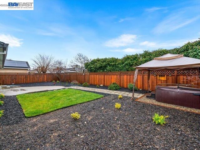1556 Wagoner Dr, Livermore, CA 94550
