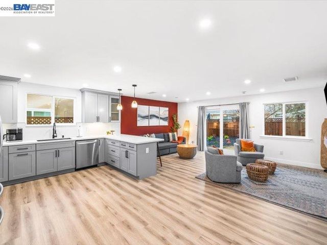 1556 Wagoner Dr, Livermore, CA 94550