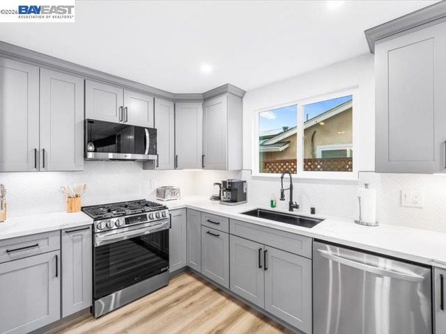 1556 Wagoner Dr, Livermore, CA 94550