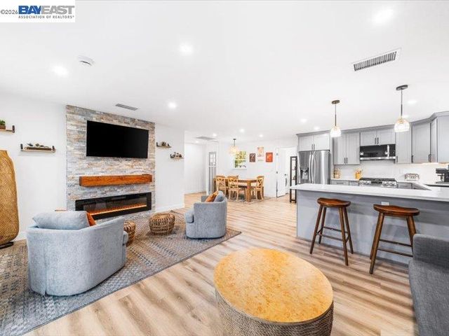 1556 Wagoner Dr, Livermore, CA 94550