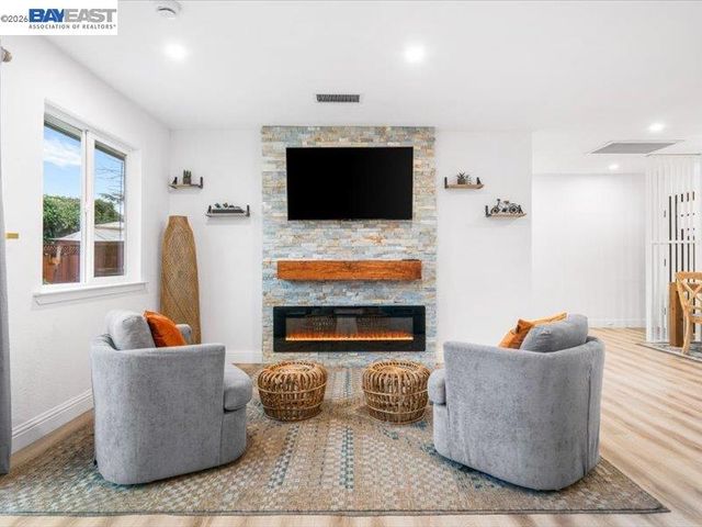 1556 Wagoner Dr, Livermore, CA 94550