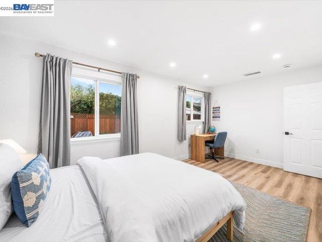 1556 Wagoner Dr, Livermore, CA 94550