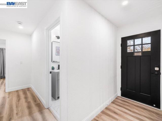 1556 Wagoner Dr, Livermore, CA 94550