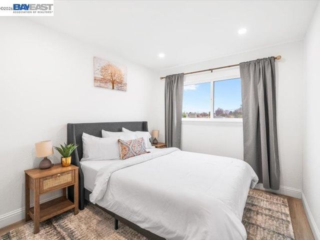 1556 Wagoner Dr, Livermore, CA 94550