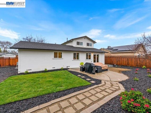 1556 Wagoner Dr, Livermore, CA 94550