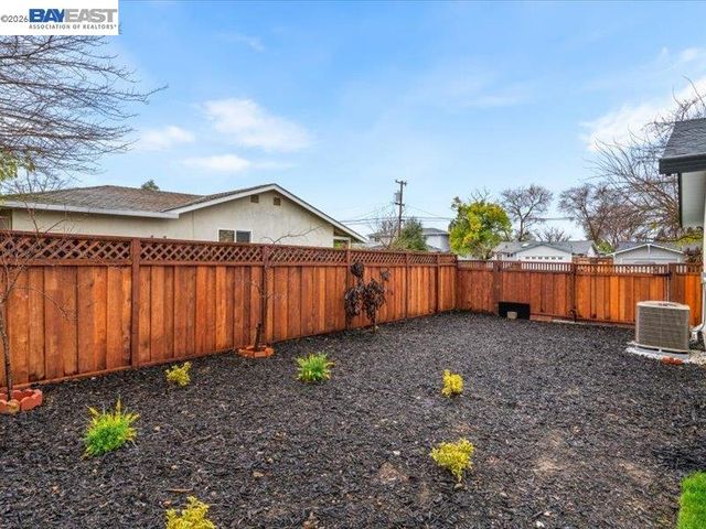 1556 Wagoner Dr, Livermore, CA 94550