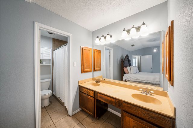 6404 Peggy Drive, Fort Worth, TX 76133