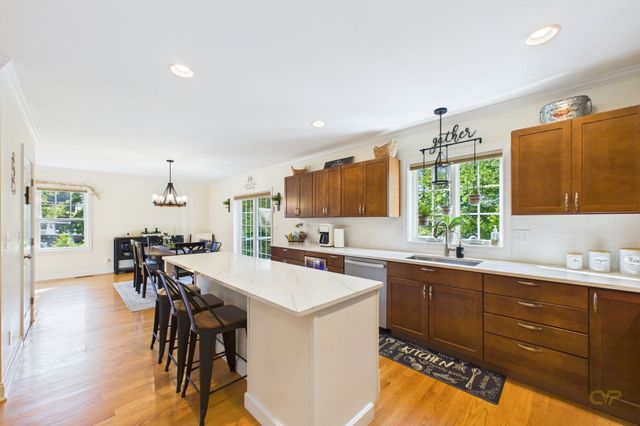 32 Welcome St, Fairhaven, MA 02719