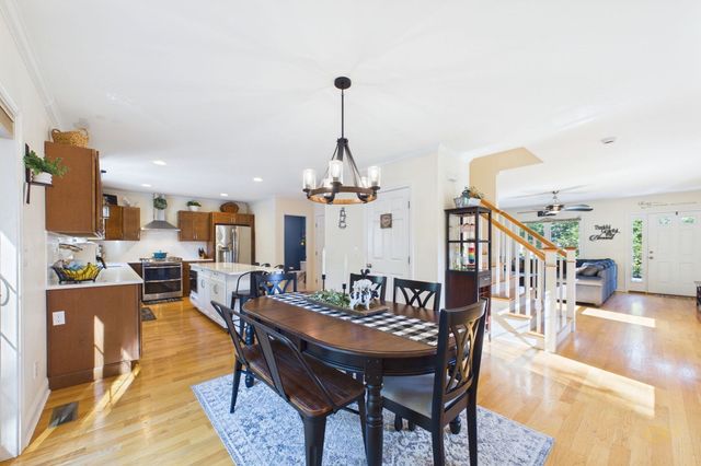 32 Welcome St, Fairhaven, MA 02719