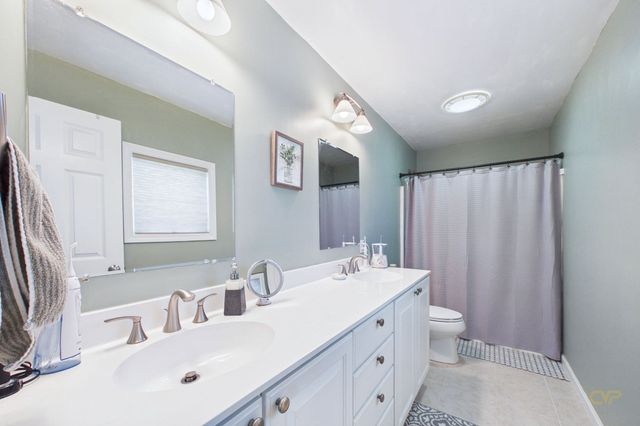 32 Welcome St, Fairhaven, MA 02719