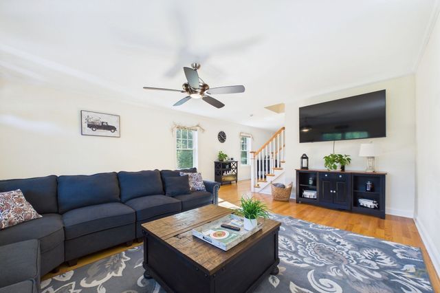 32 Welcome St, Fairhaven, MA 02719