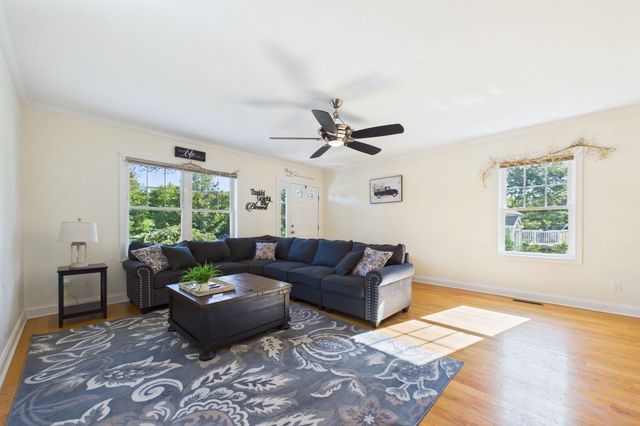 32 Welcome St, Fairhaven, MA 02719