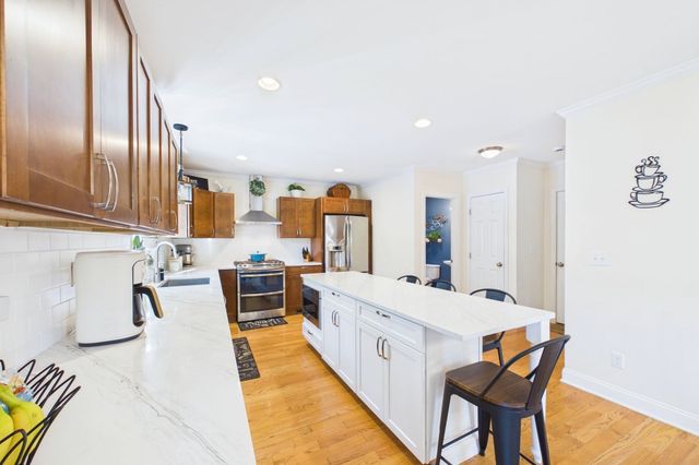 32 Welcome St, Fairhaven, MA 02719