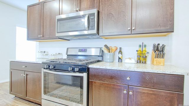 141 Bunkers Hill Rd, Floresville, TX 78114