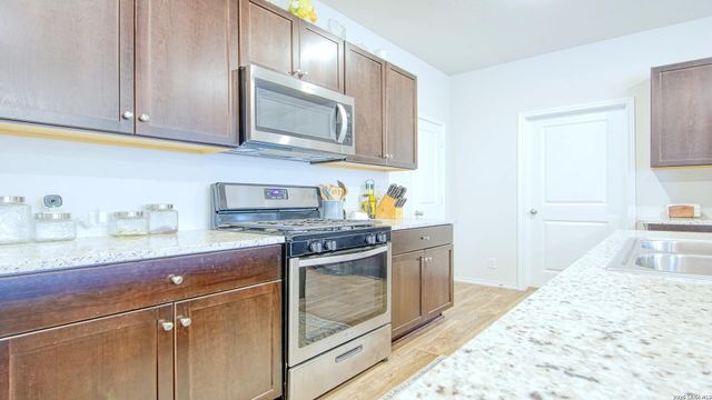 141 Bunkers Hill Rd, Floresville, TX 78114
