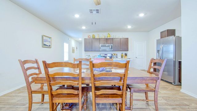 141 Bunkers Hill Rd, Floresville, TX 78114