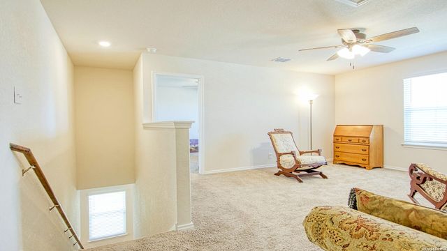 141 Bunkers Hill Rd, Floresville, TX 78114