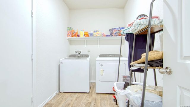 141 Bunkers Hill Rd, Floresville, TX 78114