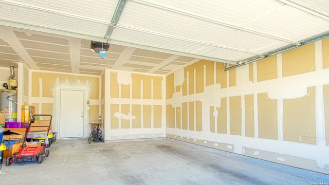 141 Bunkers Hill Rd, Floresville, TX 78114