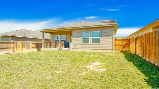 141 Bunkers Hill Rd, Floresville, TX 78114