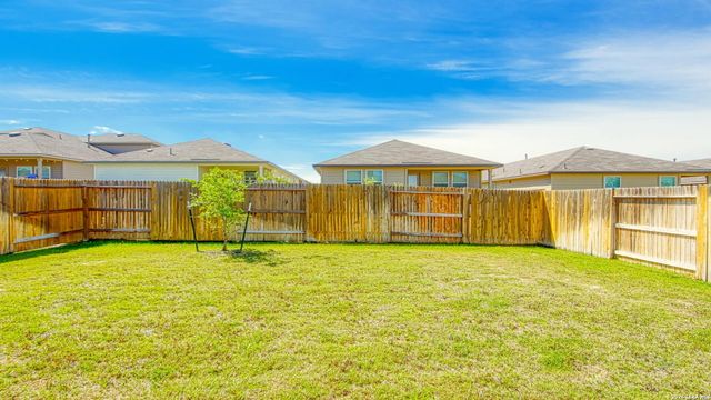 141 Bunkers Hill Rd, Floresville, TX 78114