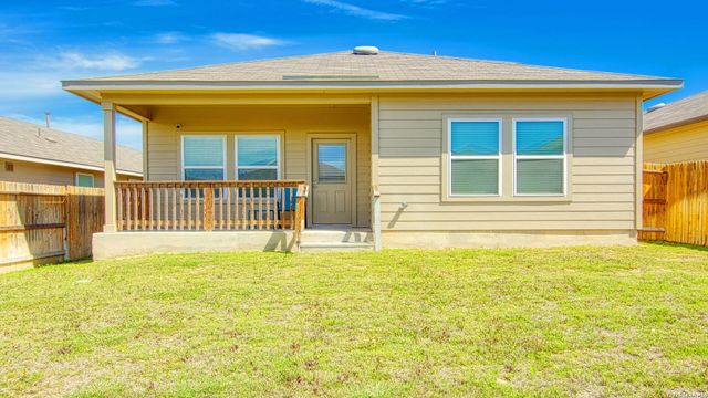 141 Bunkers Hill Rd, Floresville, TX 78114