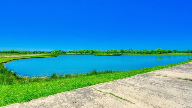 141 Bunkers Hill Rd, Floresville, TX 78114