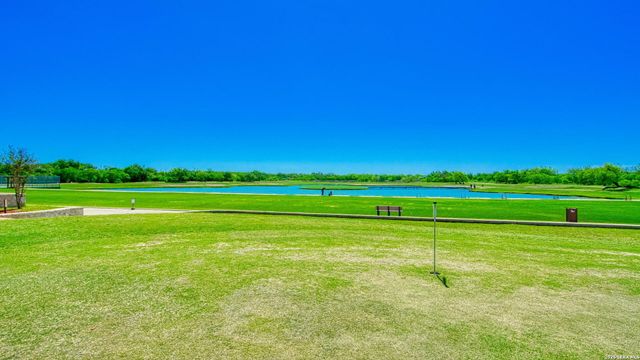 141 Bunkers Hill Rd, Floresville, TX 78114
