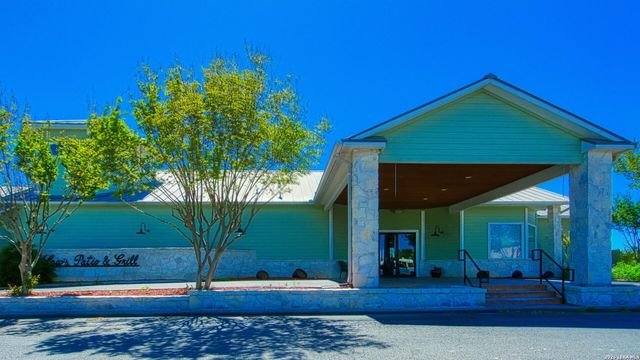 141 Bunkers Hill Rd, Floresville, TX 78114