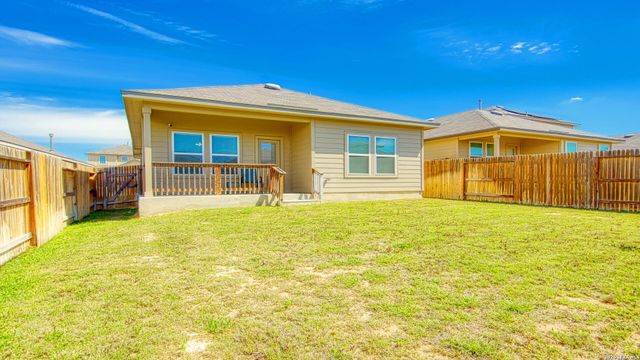 141 Bunkers Hill Rd, Floresville, TX 78114