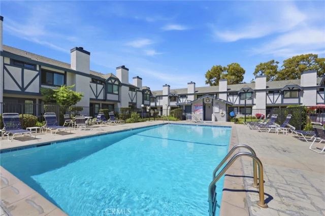 19231 Sherman Way 1, Reseda, CA 91335