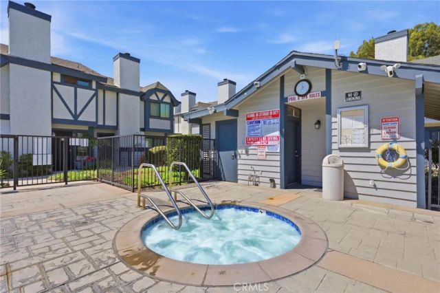 19231 Sherman Way 1, Reseda, CA 91335