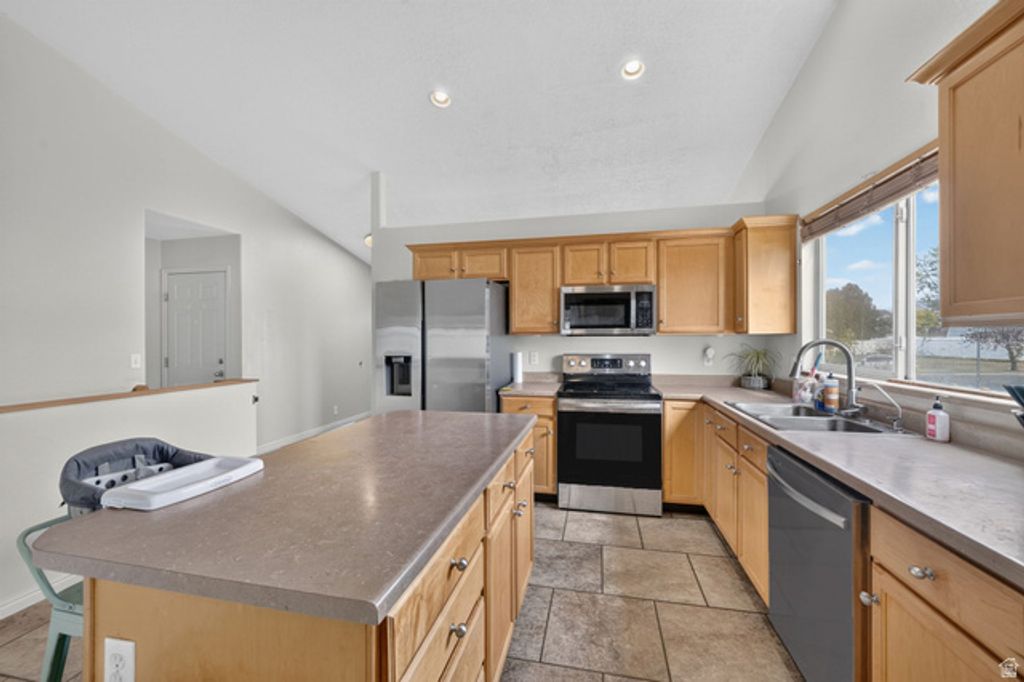 2932 S FETZER DR, Magna, UT 84044 — photo 5