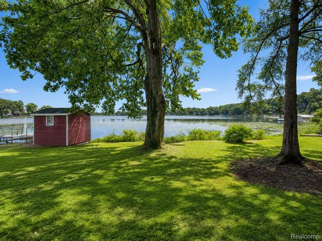 4165 Highcrest Drive, Genoa Township, MI 48116