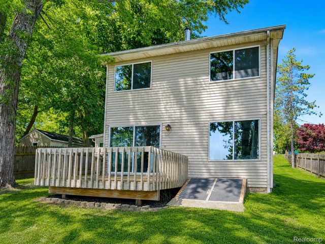4165 Highcrest Drive, Genoa Township, MI 48116