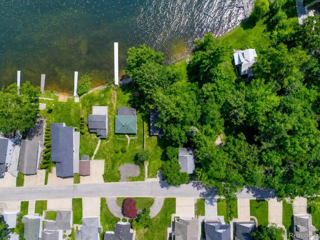 4165 Highcrest Drive, Genoa Township, MI 48116