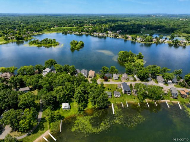 4165 Highcrest Drive, Genoa Township, MI 48116