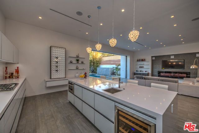 658 N Edinburgh Avenue, Los Angeles, CA 90048